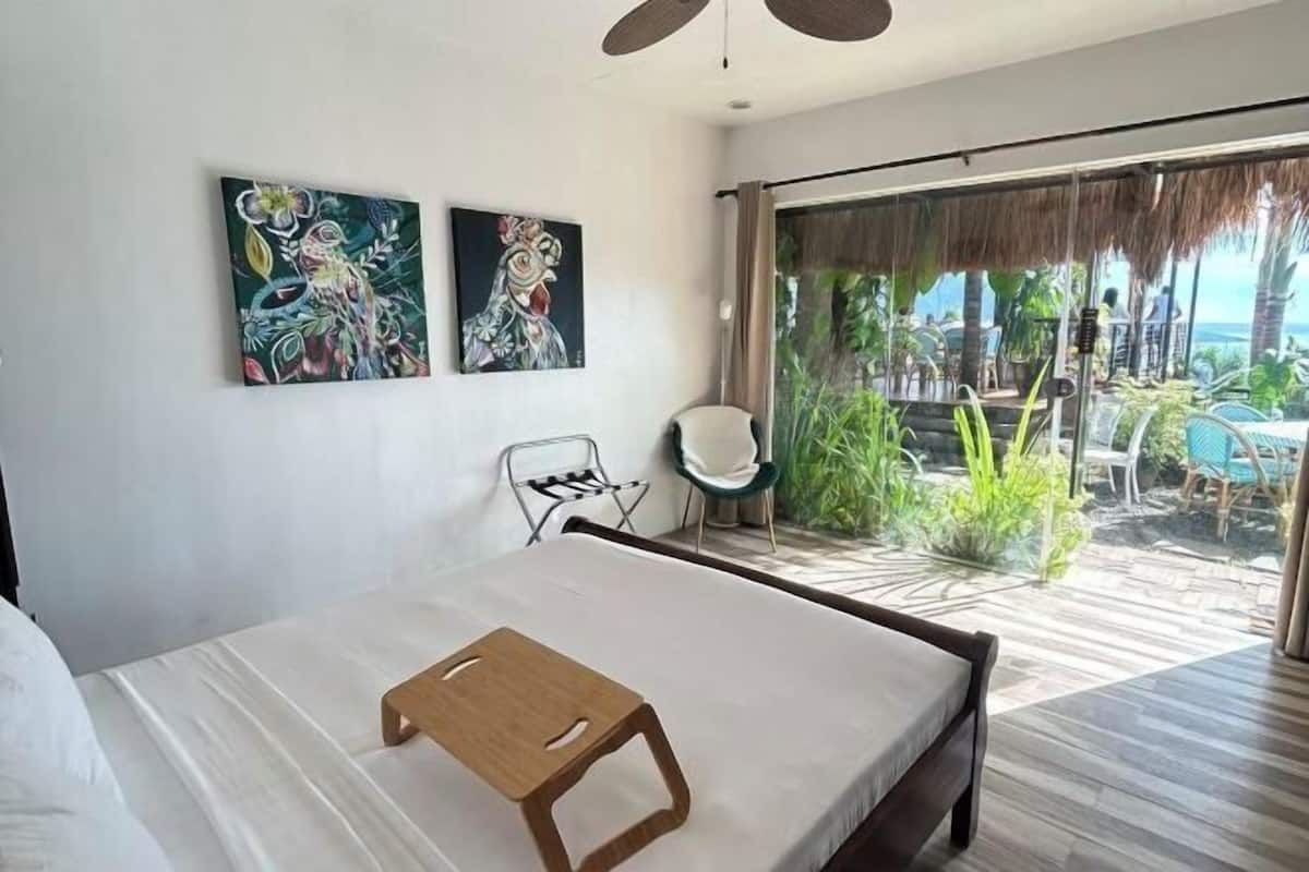 1 bedroom, desk, bed sheets