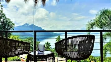 Quarto luxo, 1 quarto, vista para o lago | 1 quarto, escrivaninha, roupa de cama