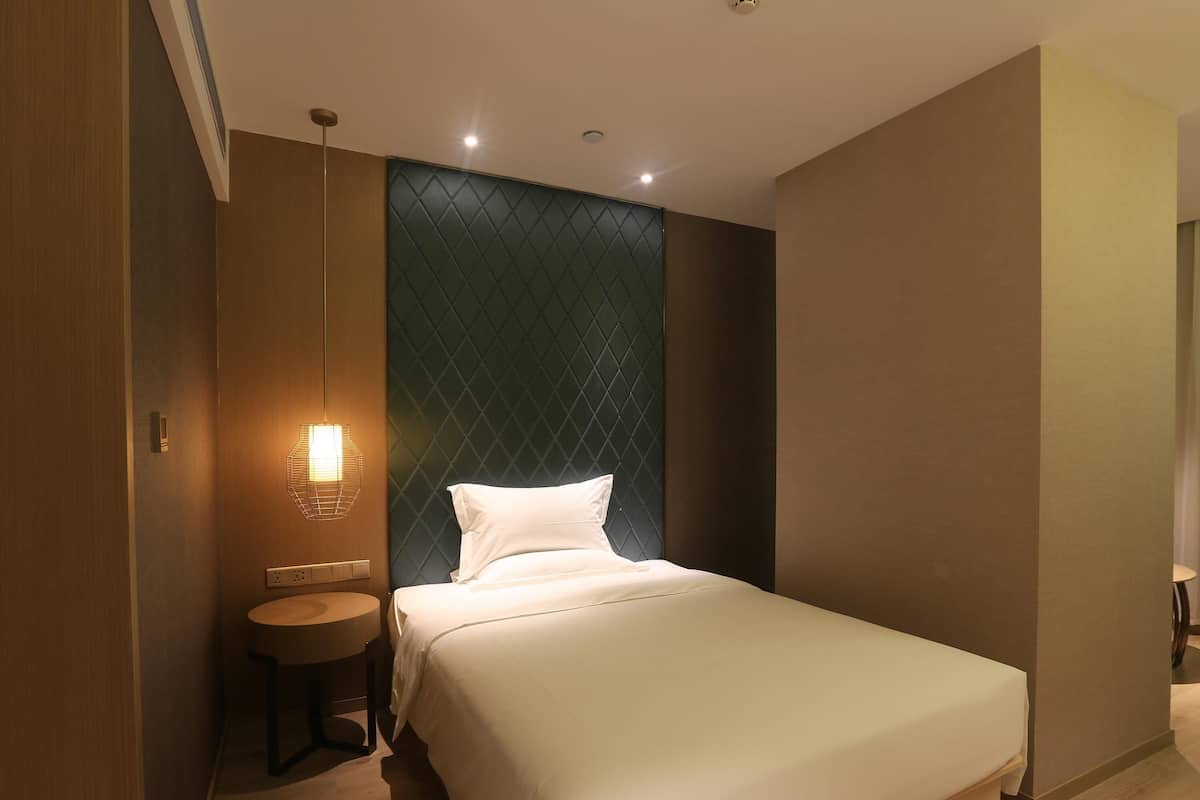 Double Room, 1 Double Bed | Minibar, desk, laptop workspace, blackout drapes