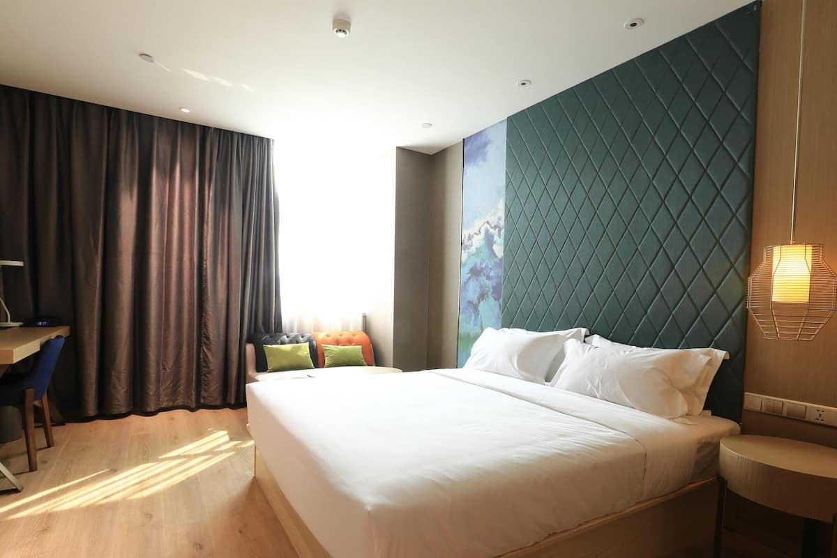 Superior Double Room, 1 Katil Kelamin (Double) | Bar mini, meja, ruang kerja komputer riba, langsir/tirai gelap terus