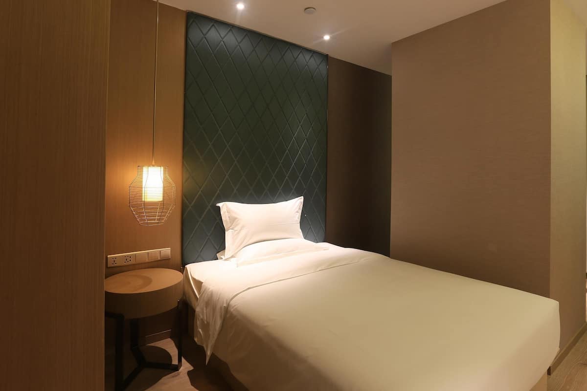 Double Room, 1 Katil Kelamin (Double) | Bar mini, meja, ruang kerja komputer riba, langsir/tirai gelap terus