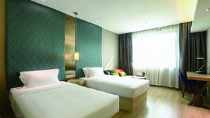 A hotel room with two beds, a desk, a chair, and a large window with curtains. - ibis Styles XM Zhongshan (Xiamen)