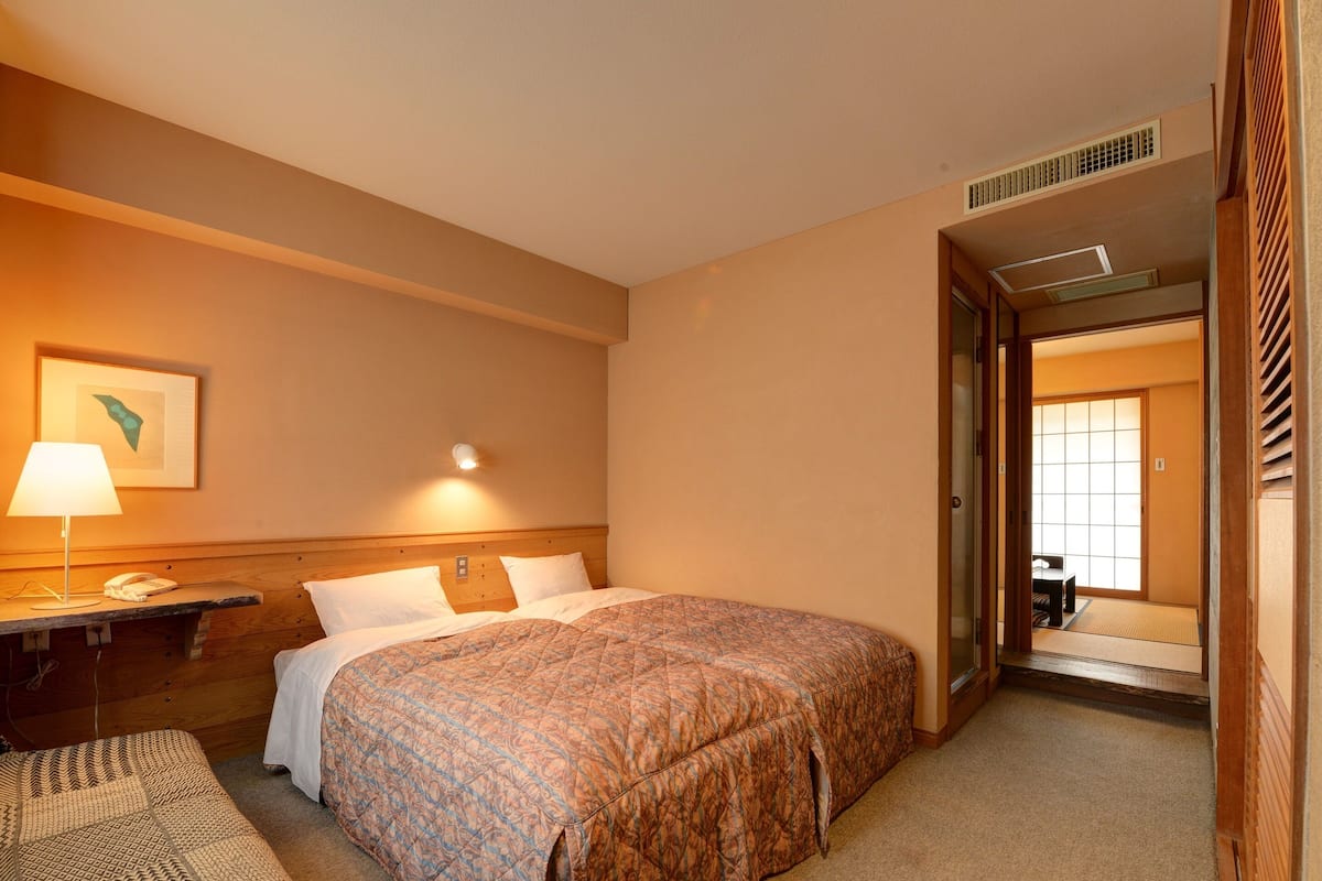 Kamar, Bebas Asap Rokok (TOWER Building, Japanese-Western) | Selimut bulu angsa, brankas, meja kerja, dan seprai linen