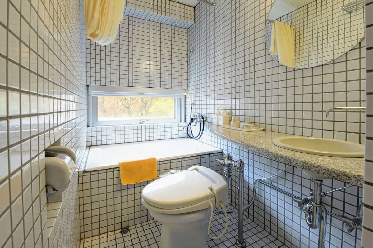 Kamar, Bebas Asap Rokok (TOWER Building, Japanese-Western) | Selimut bulu angsa, brankas, meja kerja, dan seprai linen