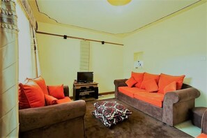 Lobby sitting area - Gina's Heaven (Nairobi)