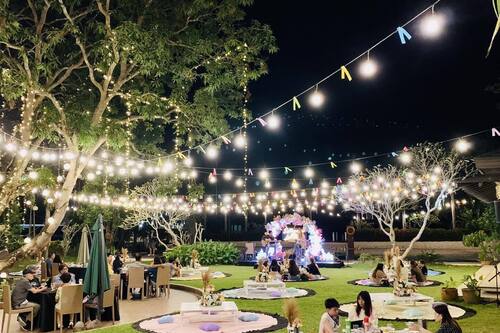 Zona a l'aire lliure per a la celebració de banquets