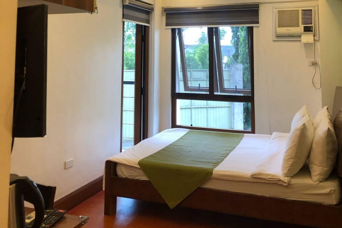 Chambre Deluxe, 1 grand lit | Fer et planche à repasser, draps fournis