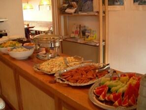 Daily buffet breakfast for a fee - Guest House Vingt-neuf (Yuzawa)