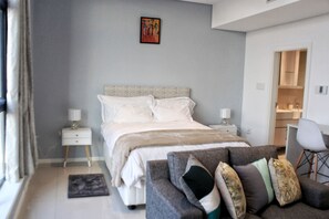 Studio | Premium bedding, desk, iron/ironing board, free WiFi - Tower Bliss Studio Apartment (Gaborone)