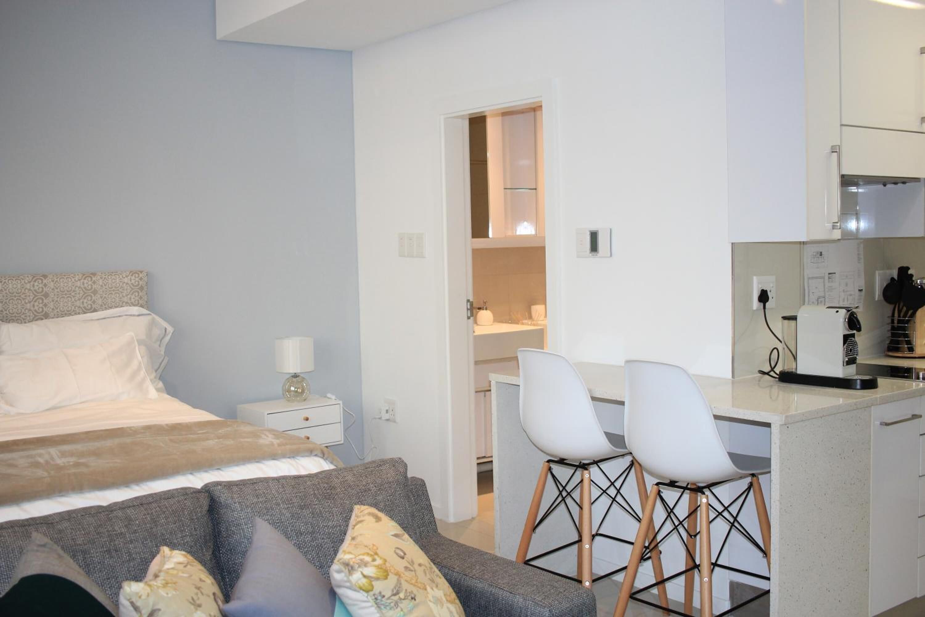 Premium bedding, desk, iron/ironing board, free WiFi