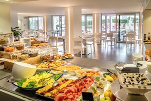 Desayuno buffet incluido todos los días