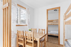 Cabin, Shared Bathroom (Lekebergabyn)
