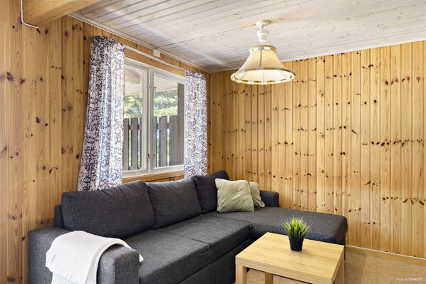 Cabin (Torsöstuga) | Living room