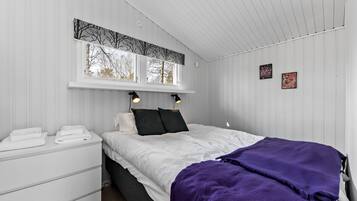 Cabin (VĂ€nerstuga) | 1 bedroom, blackout drapes