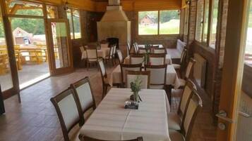 Breakfast, lunch, dinner served; international cuisine