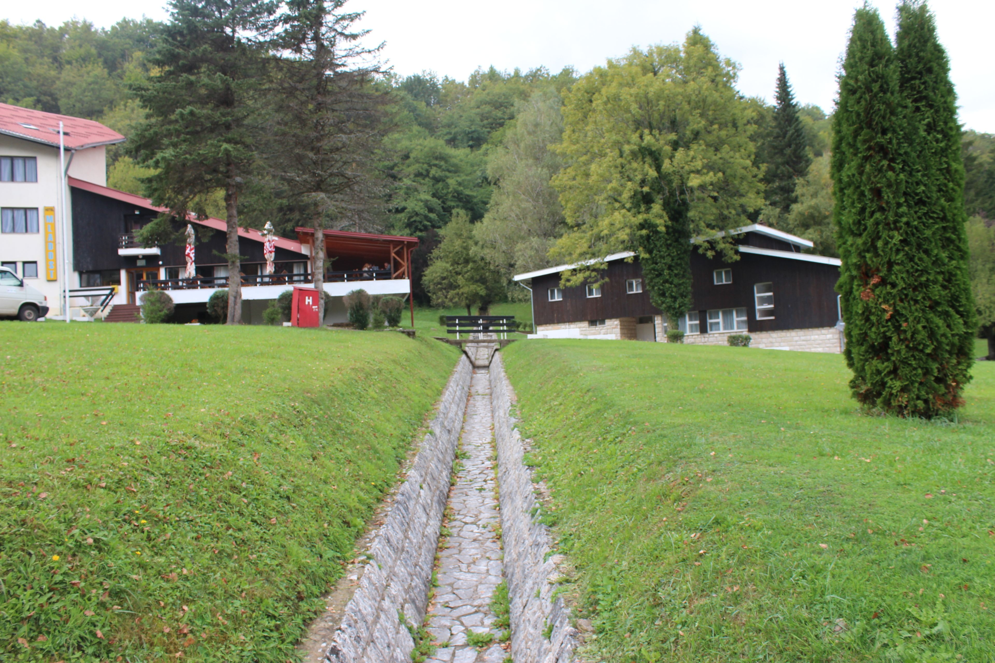 المنطقة المحيطة بالمنشأة