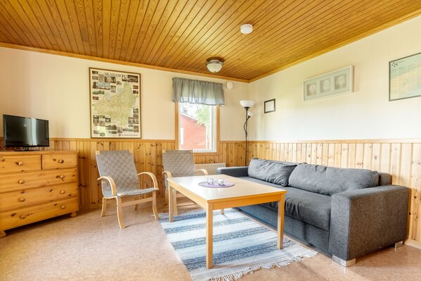 Cabin (Blåhultstuga) -NO PETS ALLOWED | Living area