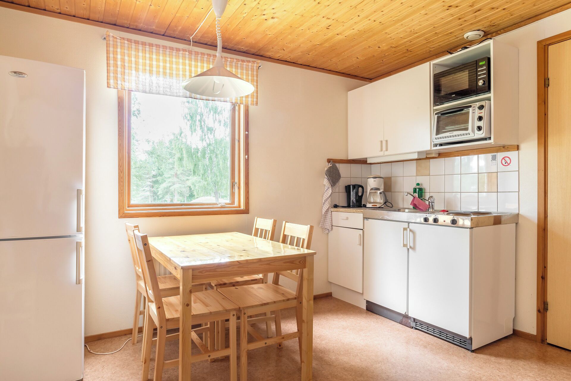 Cabin (Tidaholmstuga) -NO PETS ALLOWED | Dapur pribadi | Lemari es besar, microwave, oven, dan kompor