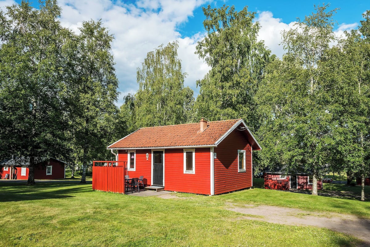 Cabin (Blåhultstuga) -NO PETS ALLOWED | 2 bedrooms, blackout drapes, iron/ironing board