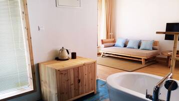 Blackout drapes, soundproofing, free WiFi