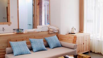 Boutique Room | Blackout drapes, soundproofing, free WiFi