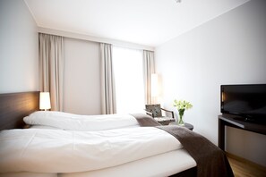 舒适双人房 | 加厚床垫、办公桌、遮光窗帘、隔音