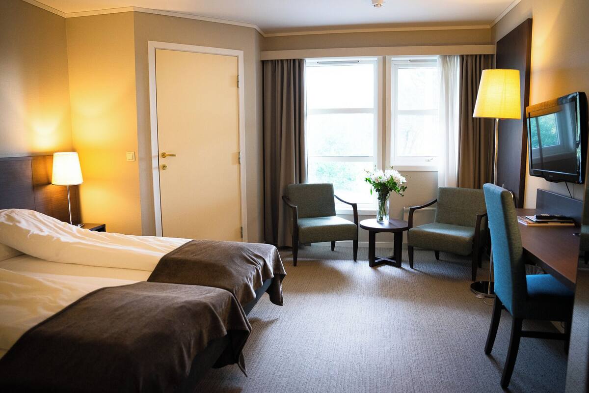 dobbel/twin (frittliggende bygning) | 1 bedroom, pillow-top beds, desk, blackout curtains