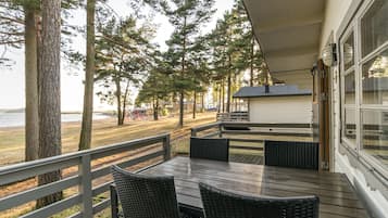 Huisje (Skärgårdsstugan) | Uitzicht vanaf balkon