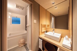 Superior Twin Room Non-Smoking | Bathroom