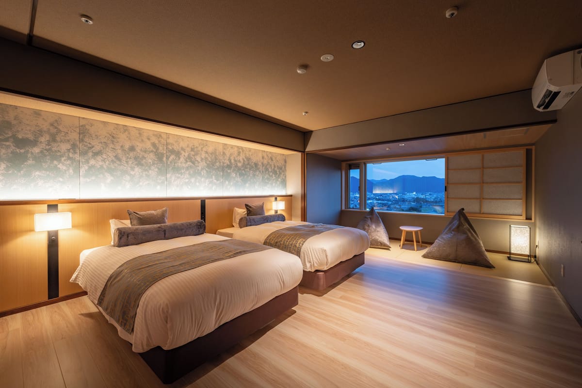 Superior Twin Room Non-Smoking | In-room safe, bed sheets