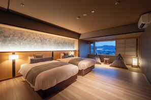 Caja de seguridad en la habitación y ropa de cama 