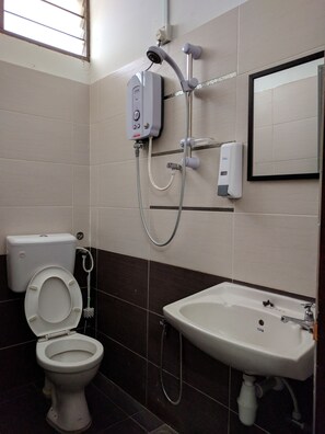 House, 4 Bedrooms | Bathroom