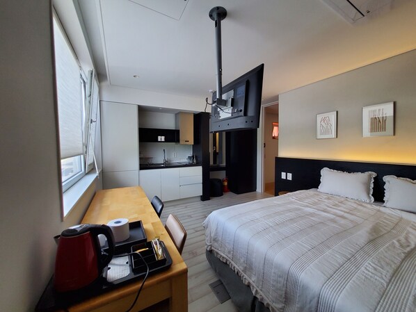 Deluxe Room, 1 Queen Bed, Non Smoking (2) | Free WiFi