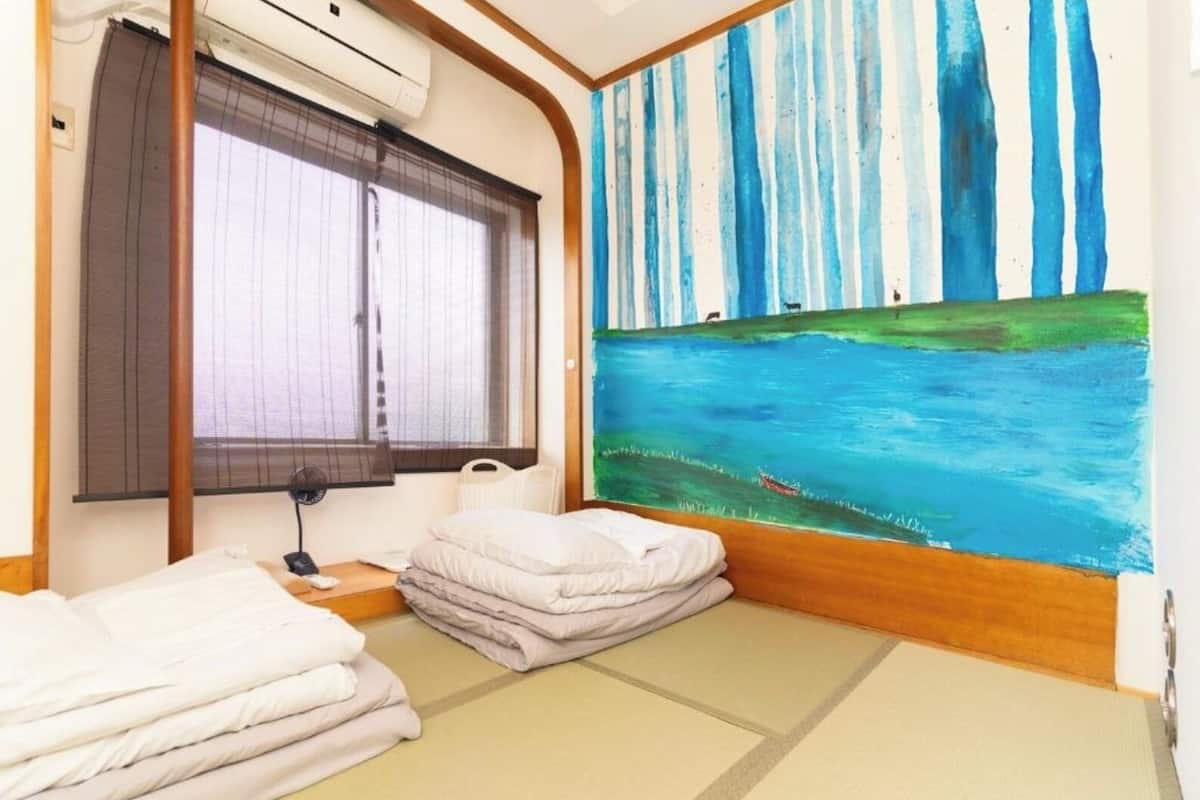 Japanilaistyylinen huone (Compact) | Työpöytä, ilmainen Wi-Fi, vuodevaatteet