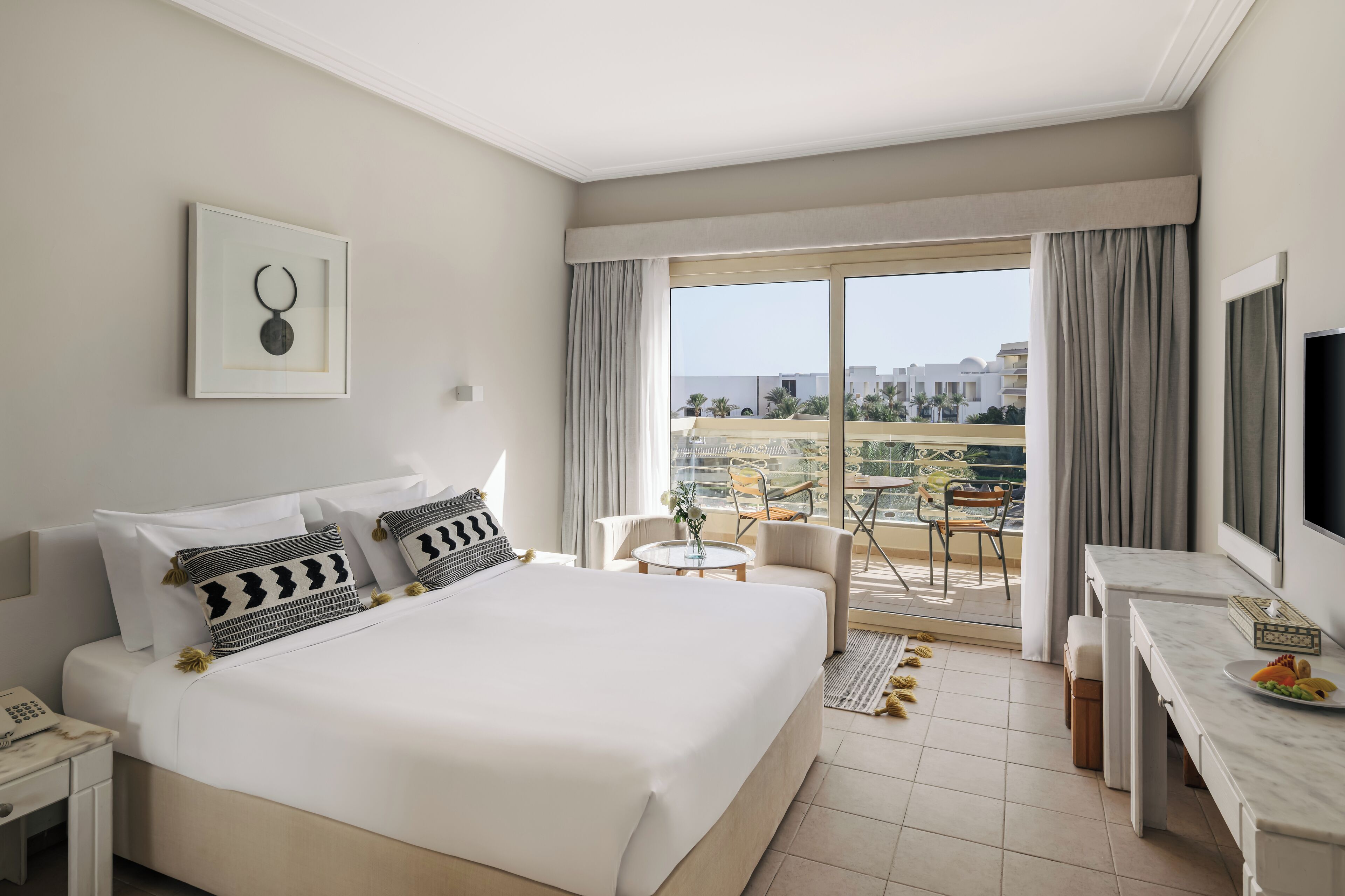 1 habitación, caja de seguridad en la habitación y escritorio 