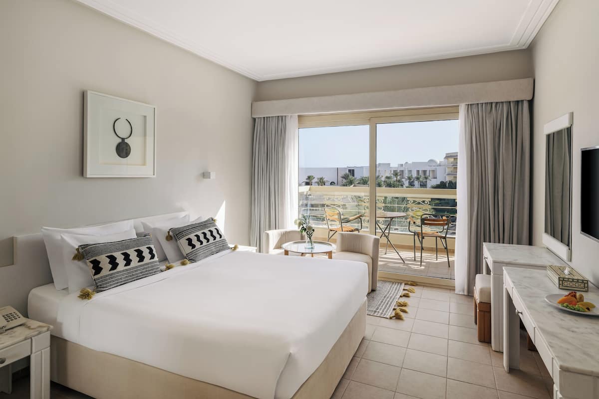 Superior Room | 1 bedroom, in-room safe, desk, laptop workspace