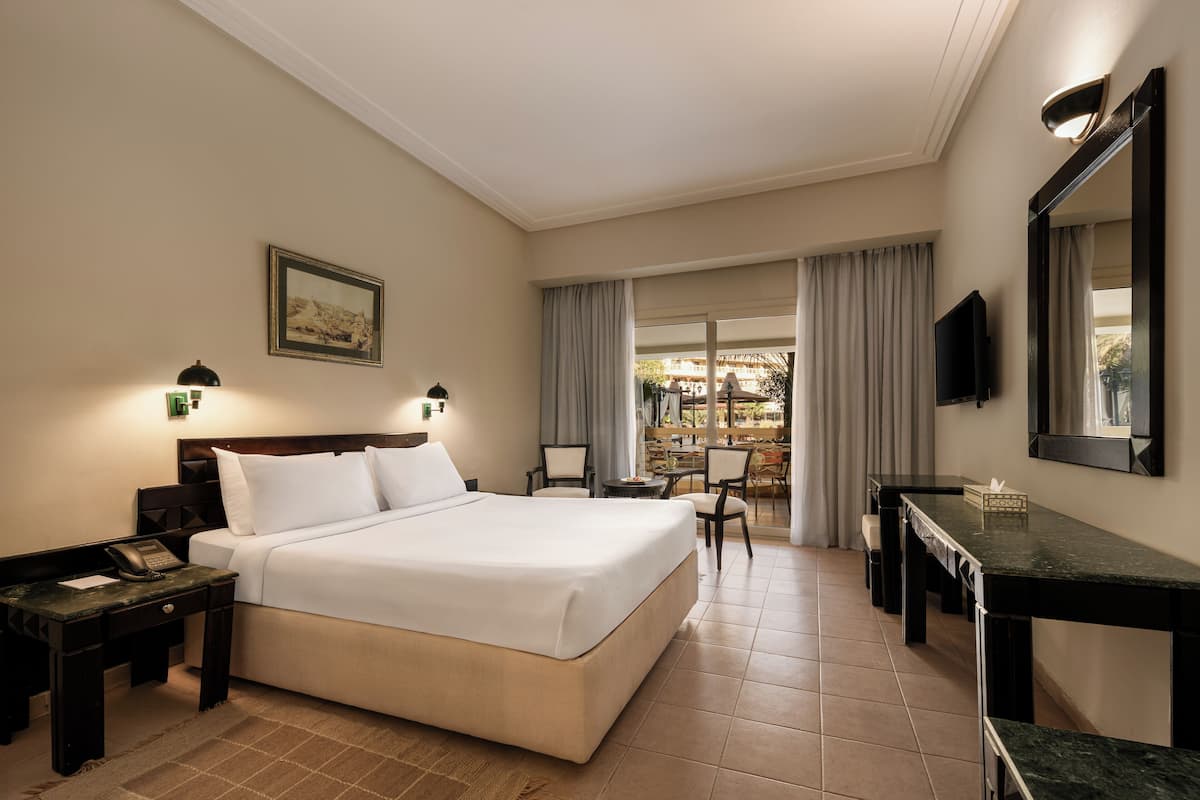 Premium Room | 1 bedroom, in-room safe, desk, laptop workspace