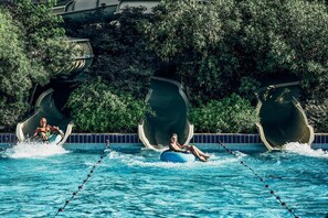 2 outdoor pools, free pool cabanas, pool umbrellas