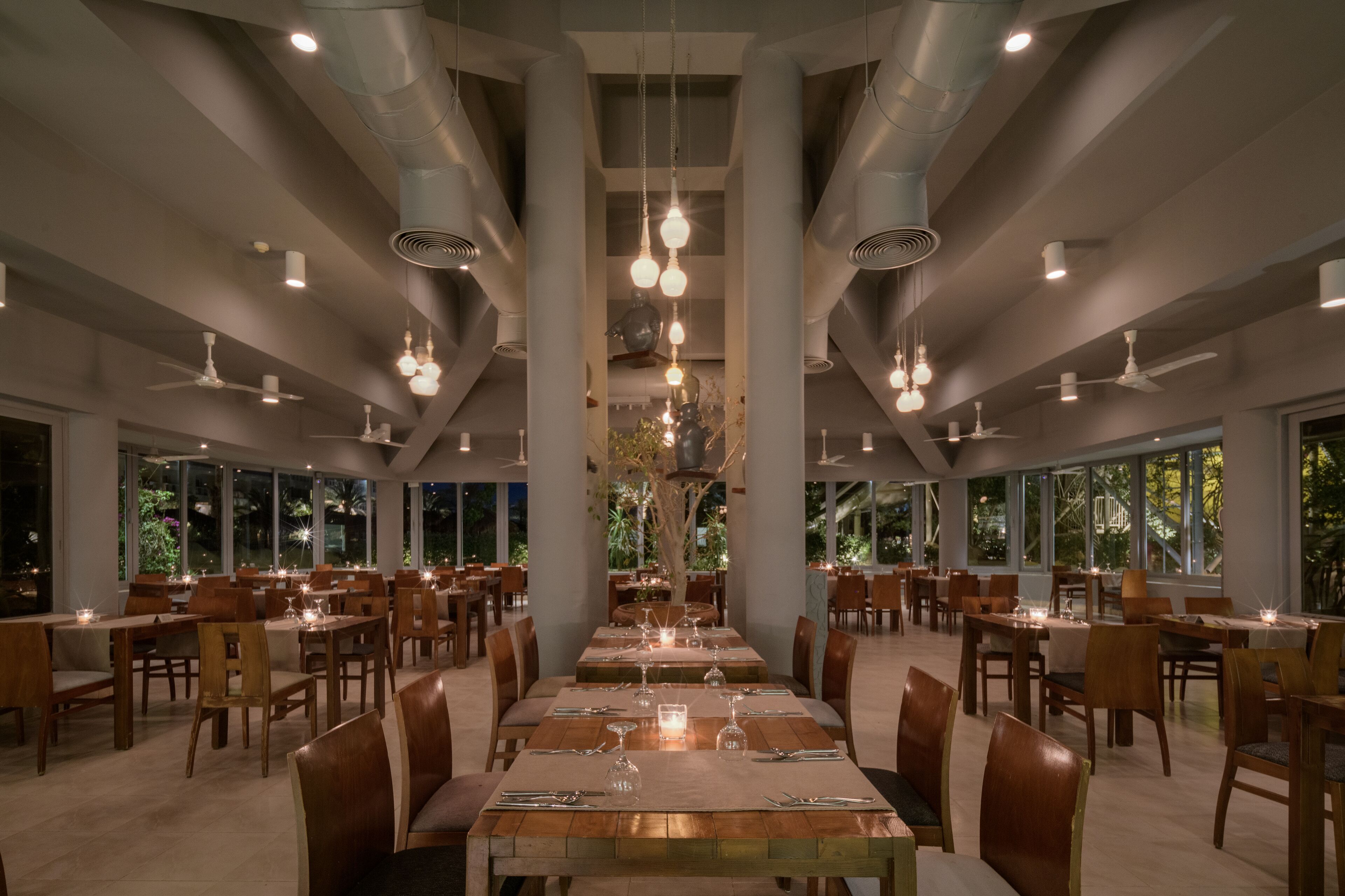 5 restaurants, dinner served, Italian cuisine