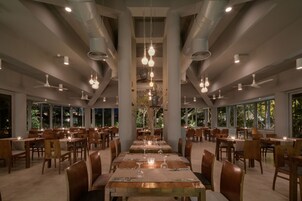 5 restoran, melayani makan malam dengan sajian masakan Italia