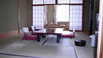 Perhehuone (Japanese-Style, Standard) | Tallelokero huoneessa, ilmainen Wi-Fi, vuodevaatteet