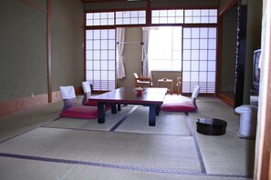 家庭房 (Japanese-Style, Standard) | 客房内保险箱、免费 WiFi、床单