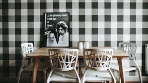 Apartment | Essbereich im Zimmer