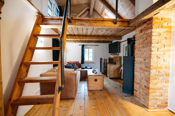 Romantic House, 1 Queen Bed, Fireplace, Mountain View | Living area