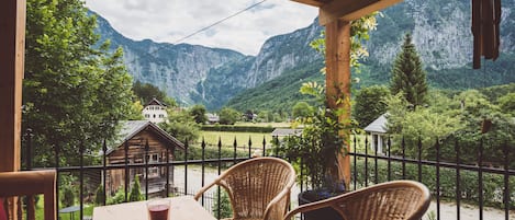 Chalet Tradition, 1 grand lit et 1 canapé-lit, non-fumeur, vue montagne | Balcon