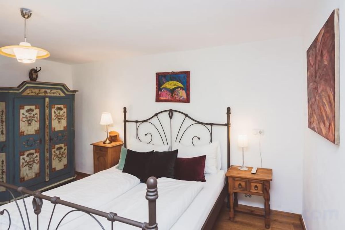 1 bedroom, premium bedding, iron/ironing board (on request), WiFi (free)