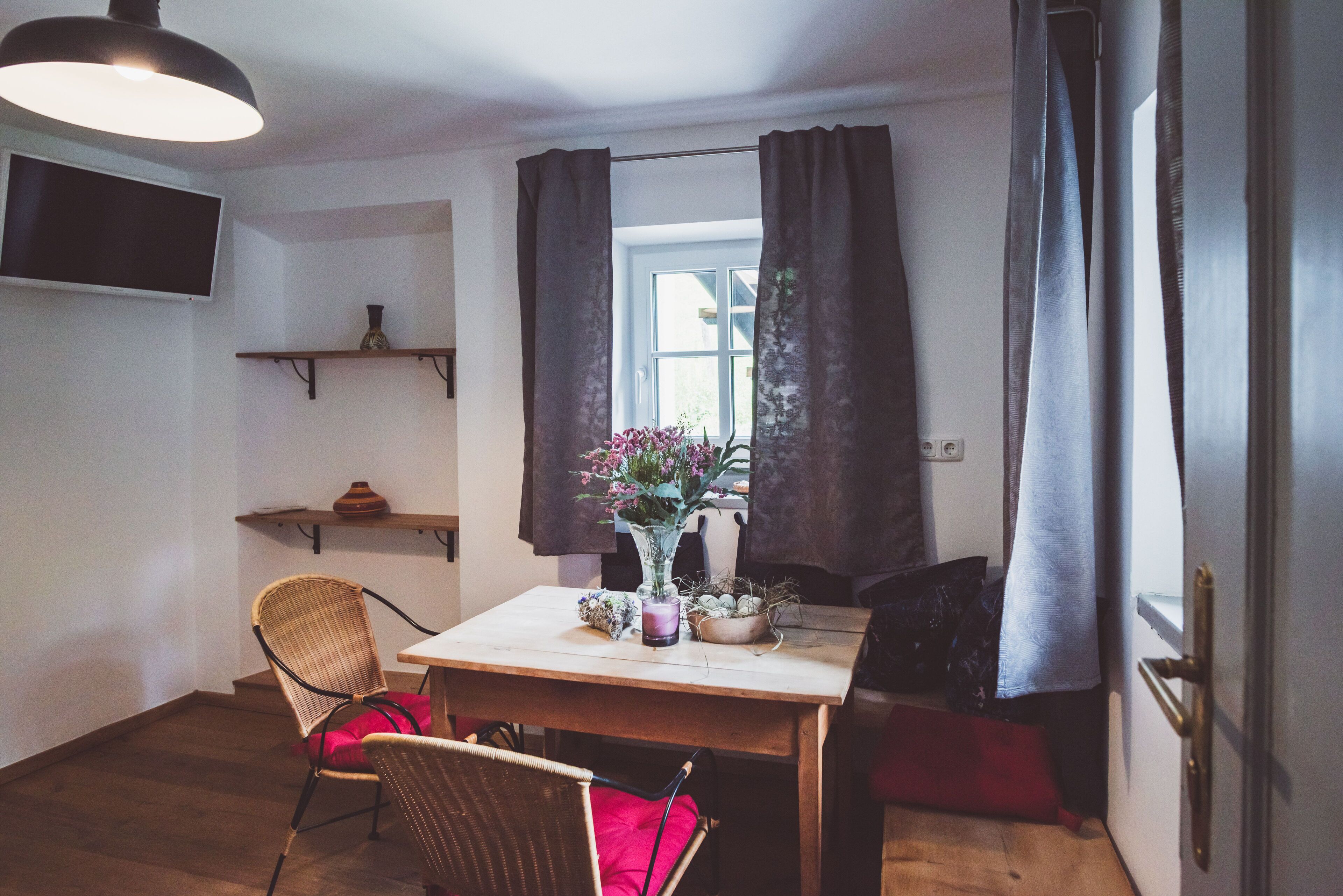 Traditional-Apartment, 1 Queen-Bett, Nichtraucher, Bergblick | Essbereich im Zimmer