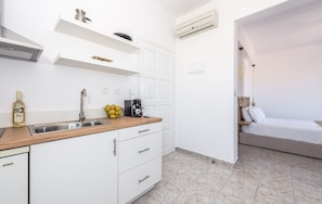 Deluxe Double Room | Individually furnished, laptop workspace, soundproofing, free WiFi - Elea Milos (Milos)