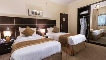 Kamar Twin Superior | Minibar, brankas, meja kerja, dan tirai kedap cahaya