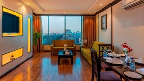 Presidential Apartment, 2 Bedrooms | Living area | TV - Platinum Seventy Serviced Apartments (Jeddah)